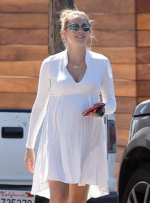 Pregnant Teresa Palmer Stills Out in Los Angeles 1