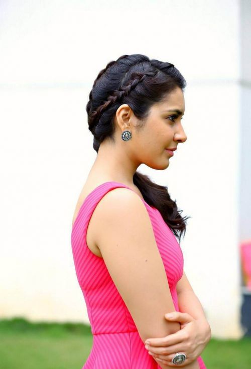 Rashi Khanna Hot Photoshoot in Pink Sleeveless Top 3