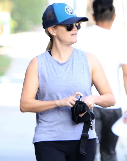 Reese Witherspoon Out and About in Brentwood 1