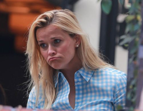 Reese Witherspoon Out for Lunch in Los Angeles