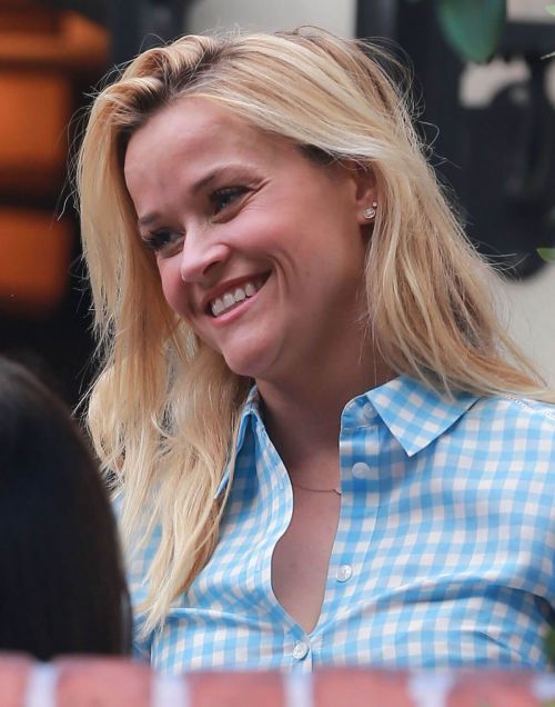 Reese Witherspoon Out for Lunch in Los Angeles 8
