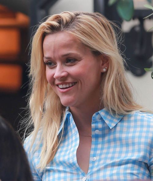 Reese Witherspoon Out for Lunch in Los Angeles 11