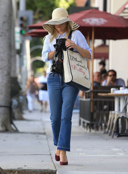 Reese Witherspoon Stills Out and About in Beverly Hills 5
