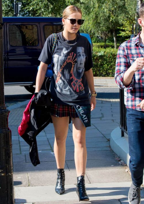 Rita Ora Leaves Grove Recording Studios in London Photos 18