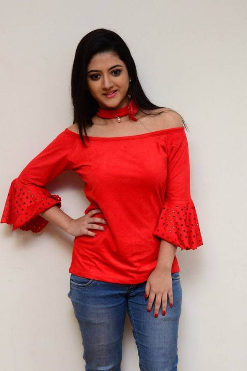 Shriya Sharma at Nirmala Convent Movie Interview Photos 2