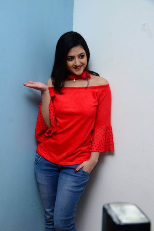 Shriya Sharma at Nirmala Convent Movie Interview Photos 4