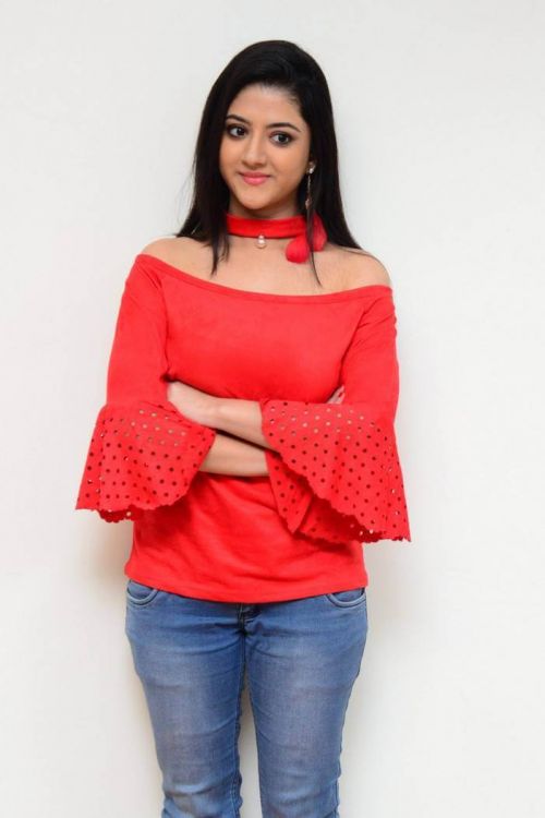 Shriya Sharma at Nirmala Convent Movie Interview Photos 6