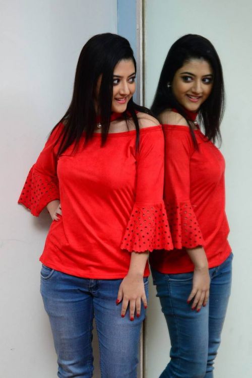 Shriya Sharma at Nirmala Convent Movie Interview Photos 15