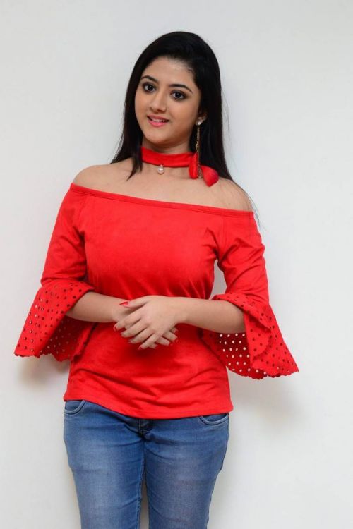Shriya Sharma at Nirmala Convent Movie Interview Photos 16