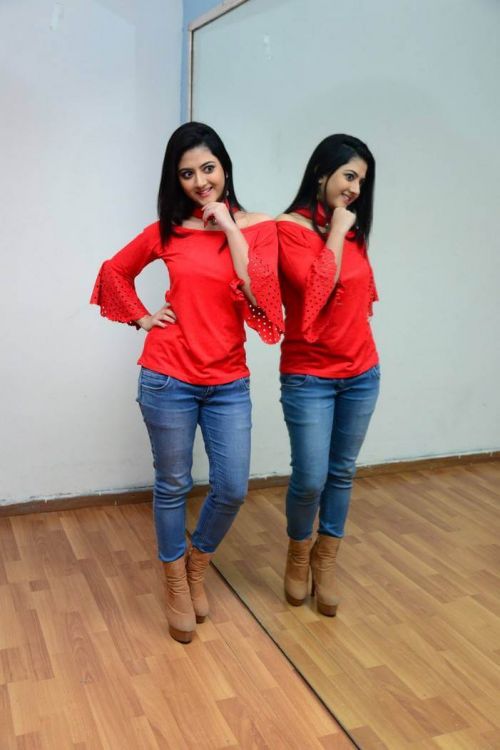 Shriya Sharma at Nirmala Convent Movie Interview Photos 19