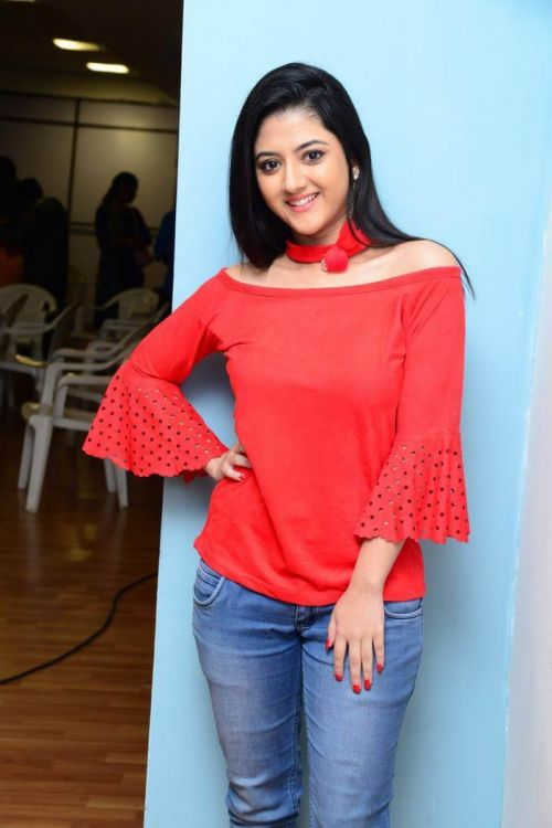 Shriya Sharma at Nirmala Convent Movie Interview Photos 28