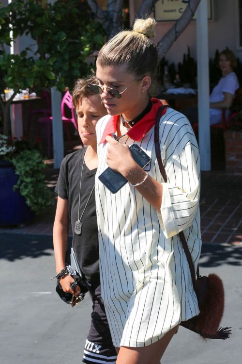 Sofia Richie Leaving Mauro