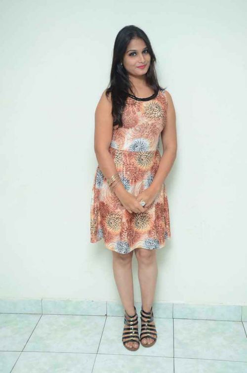 Sonakshi Dixit Hot Photoshoot in Flower Single Dress 8
