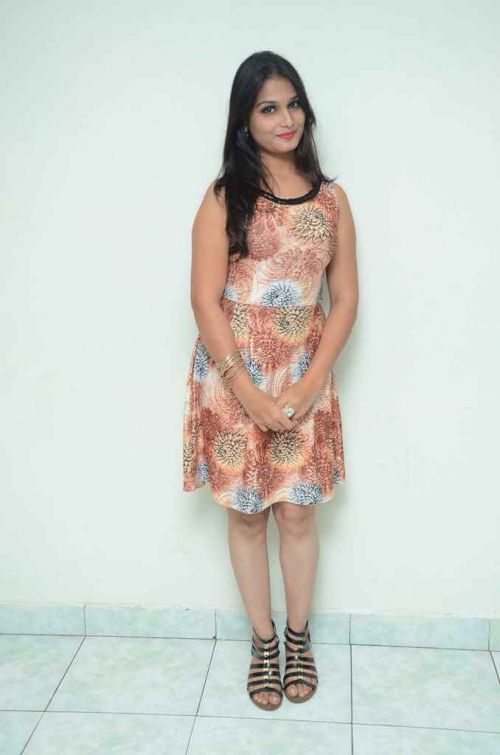 Sonakshi Dixit Hot Photoshoot in Flower Single Dress 7