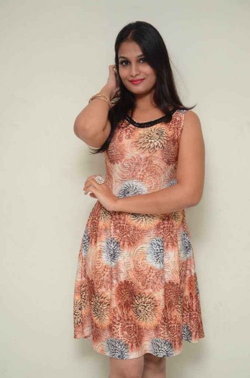 Sonakshi Dixit Hot Photoshoot in Flower Single Dress 8