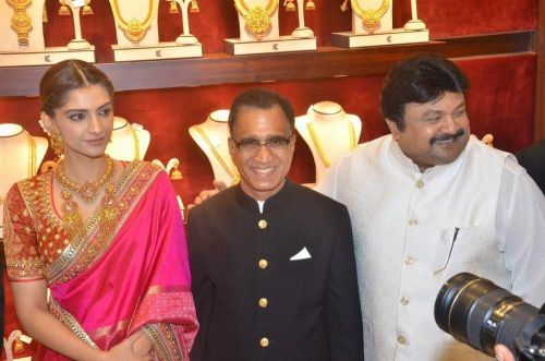 Sonam Kapoor at Kalyan Jewellers Inaguration Photos
