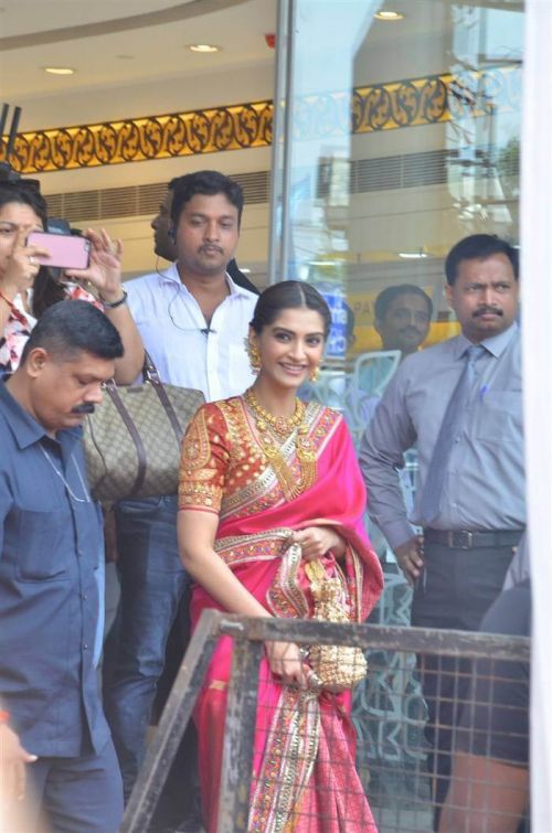 Sonam Kapoor at Kalyan Jewellers Inaguration Photos 3