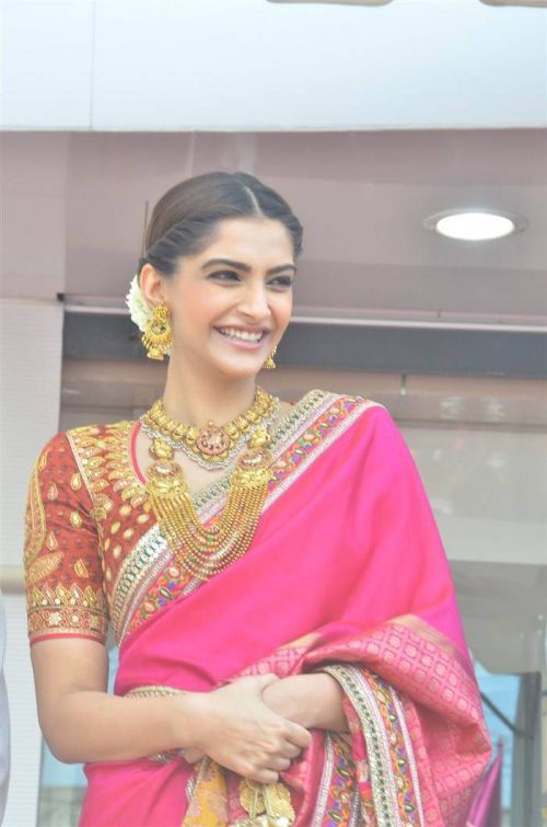 Sonam Kapoor at Kalyan Jewellers Inaguration Photos 5