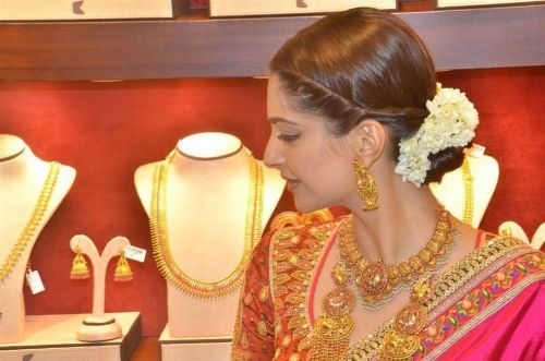 Sonam Kapoor at Kalyan Jewellers Inaguration Photos 6