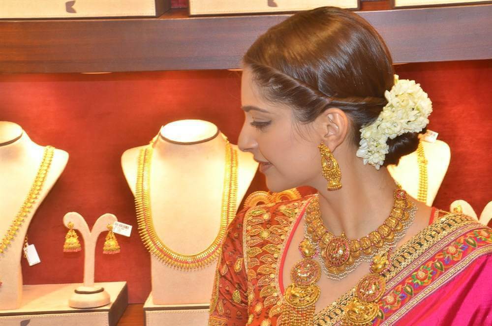 Sonam Kapoor at Kalyan Jewellers Inaguration Photos 2