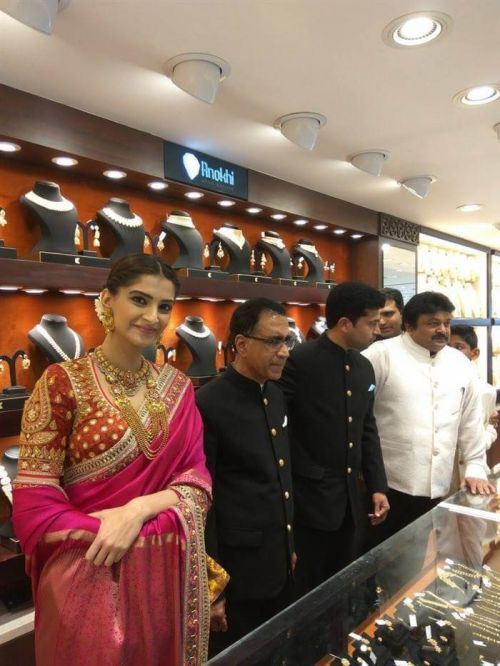Sonam Kapoor at Kalyan Jewellers Inaguration Photos 3