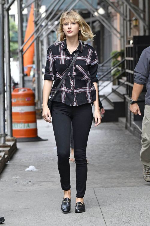 Taylor Swift Stills Out and About in New York 35