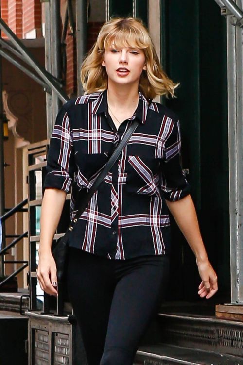 Taylor Swift Stills Out and About in New York 5