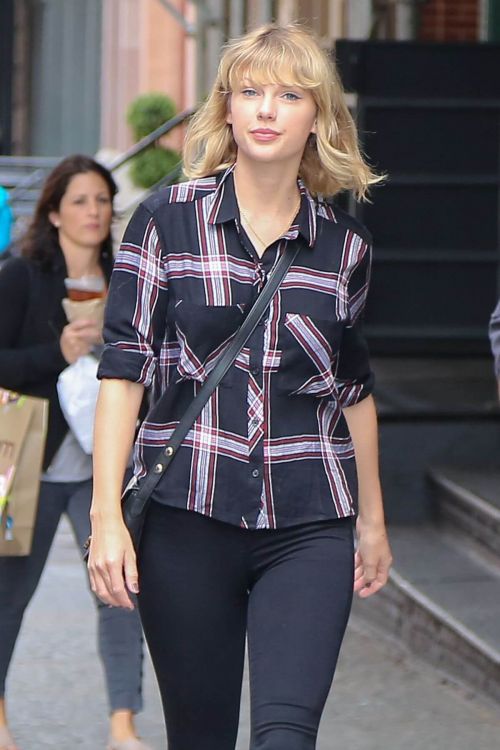Taylor Swift Stills Out and About in New York 7