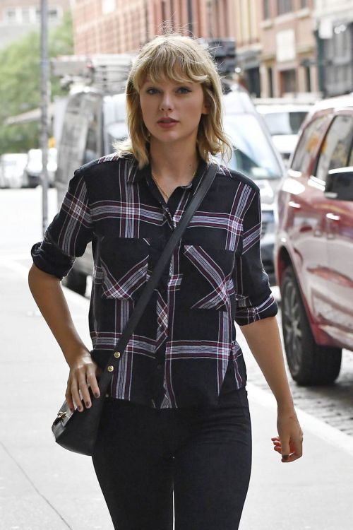 Taylor Swift Stills Out and About in New York 17