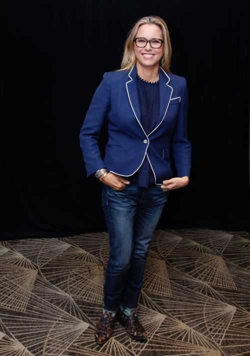 Tea Leoni Stills at a Press Conference in Toronto 1