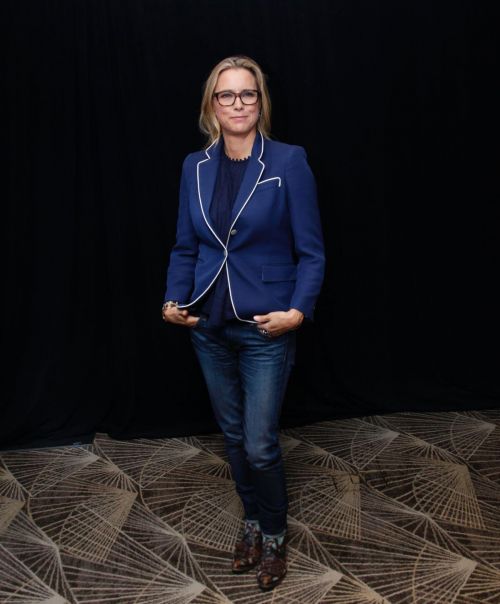 Tea Leoni Stills at a Press Conference in Toronto 6