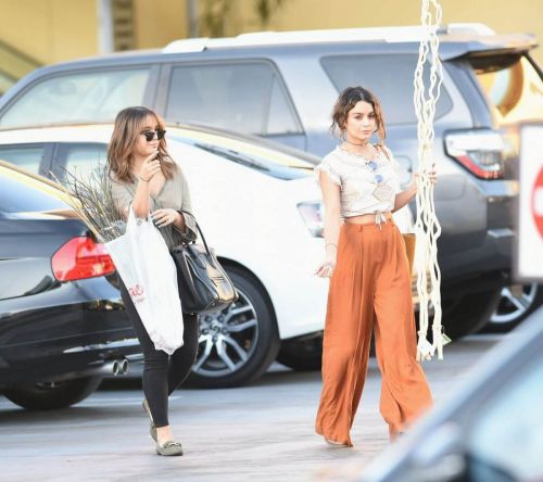 Vanessa and Stella Hudgens Stills Leaves Michaels and Aq Nail Salon in Los Angeles 7