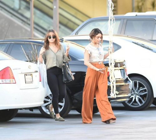 Vanessa and Stella Hudgens Stills Leaves Michaels and Aq Nail Salon in Los Angeles 15