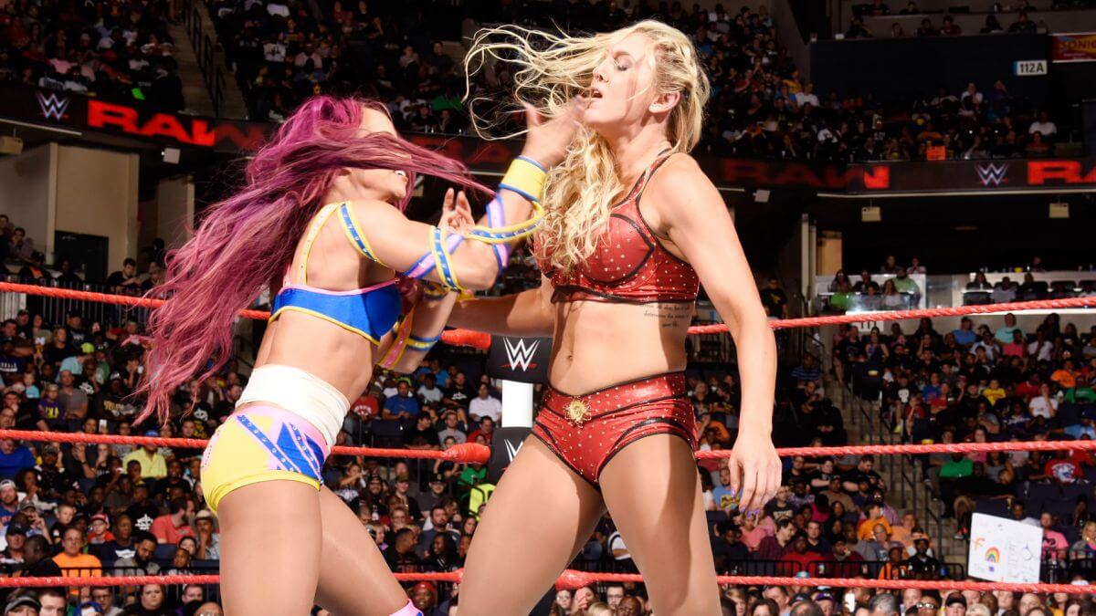 WWE Raw : Sasha Banks & Becky Lynch def. WWE Women Champion Charlotte & Dana Brooke