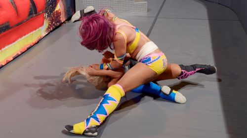 WWE Raw : Sasha Banks & Becky Lynch def. WWE Women Champion Charlotte & Dana Brooke 10