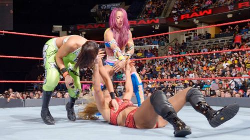 WWE Raw : Sasha Banks & Becky Lynch def. WWE Women Champion Charlotte & Dana Brooke 15