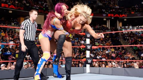 WWE Raw : Sasha Banks & Becky Lynch def. WWE Women Champion Charlotte & Dana Brooke 17
