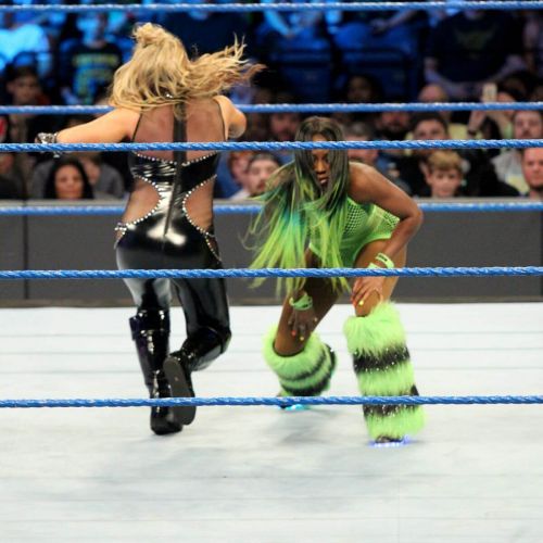 WWE SmackDown Live : Nikki Bella & Naomi vs. Natalya & Carmella - 20/09/2016 14