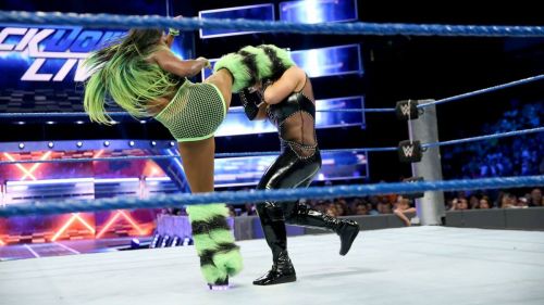 WWE SmackDown Live : Nikki Bella & Naomi vs. Natalya & Carmella - 20/09/2016 15