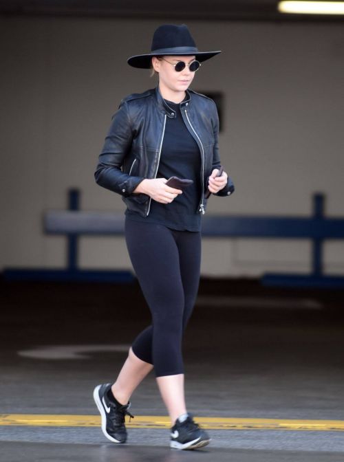 Abbie Cornish Stills Out and About in Beverly Hills Photos 2