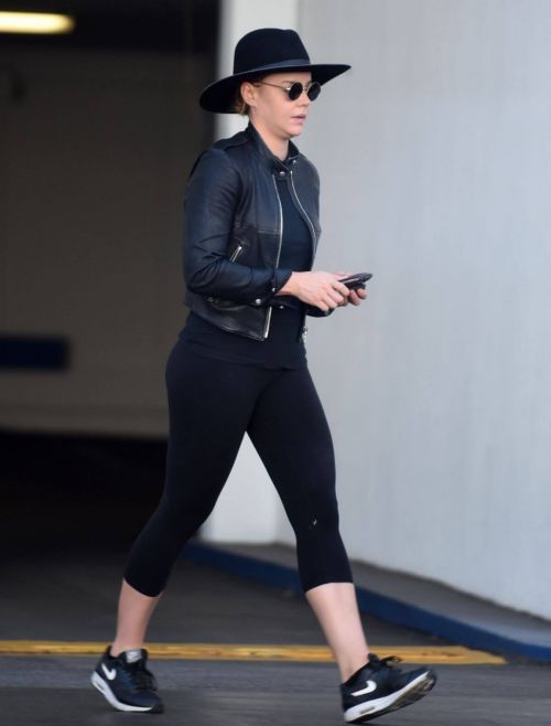Abbie Cornish Stills Out and About in Beverly Hills Photos 4