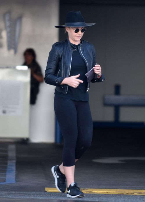 Abbie Cornish Stills Out and About in Beverly Hills Photos 2