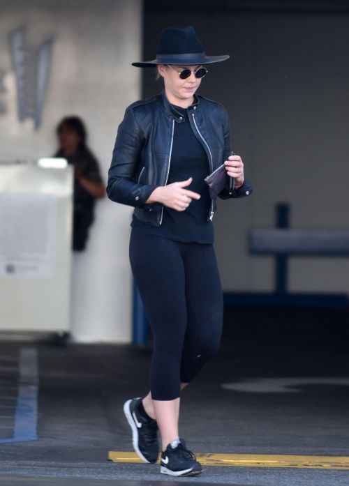 Abbie Cornish Stills Out and About in Beverly Hills Photos 5