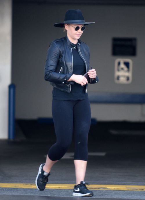 Abbie Cornish Stills Out and About in Beverly Hills Photos 3
