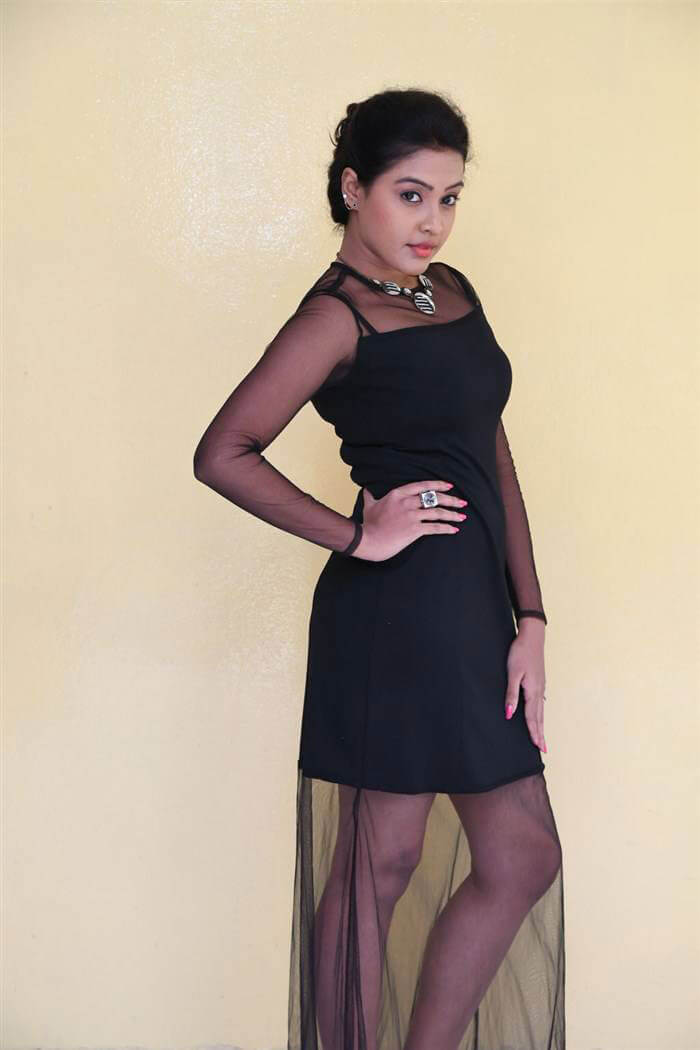 Ashwini at Aavu Puli Madhyalo Prabhas Pelli Movie Press Meet