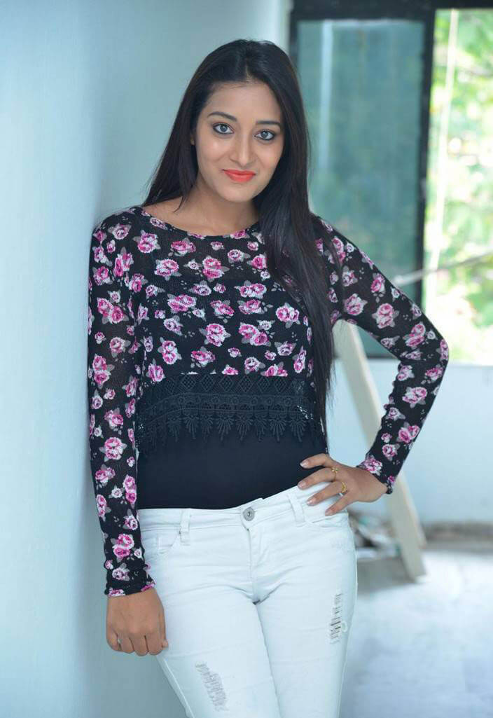 Bhanu Sri at Aavu Puli Madhyalo Prabhas Pelli Movie Press Meet