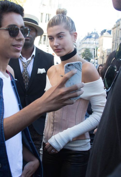Hailey Rhode Baldwin Stills Out and About in Paris Photos 14