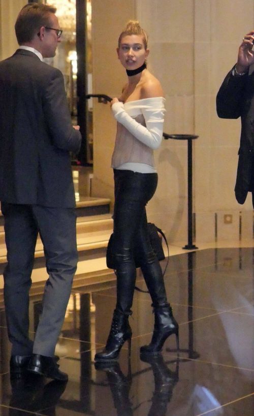 Hailey Rhode Baldwin Stills Out and About in Paris Photos 18