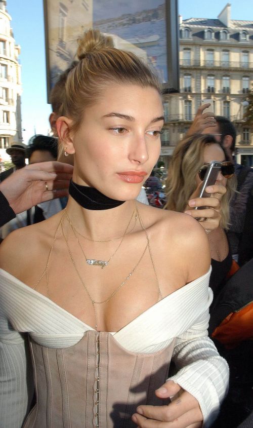 Hailey Rhode Baldwin Stills Out and About in Paris Photos 7