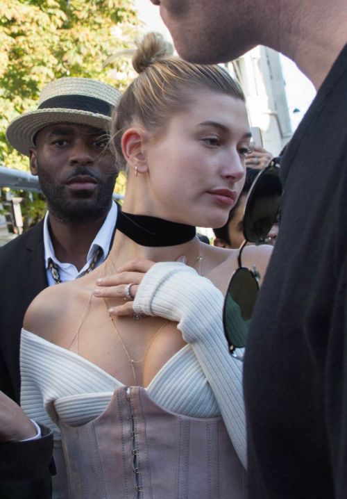 Hailey Rhode Baldwin Stills Out and About in Paris Photos 11